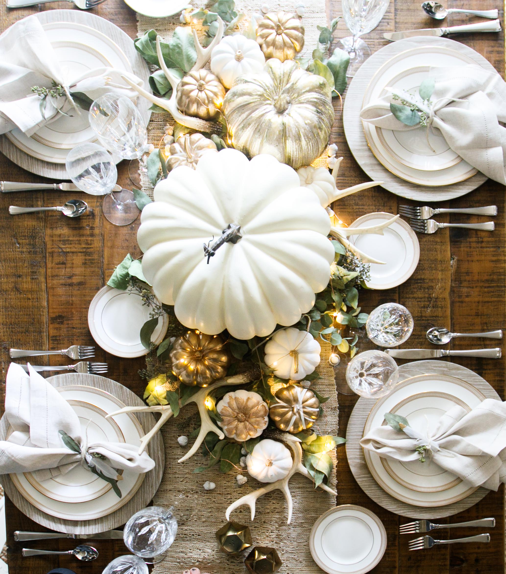 Thanksgiving table
