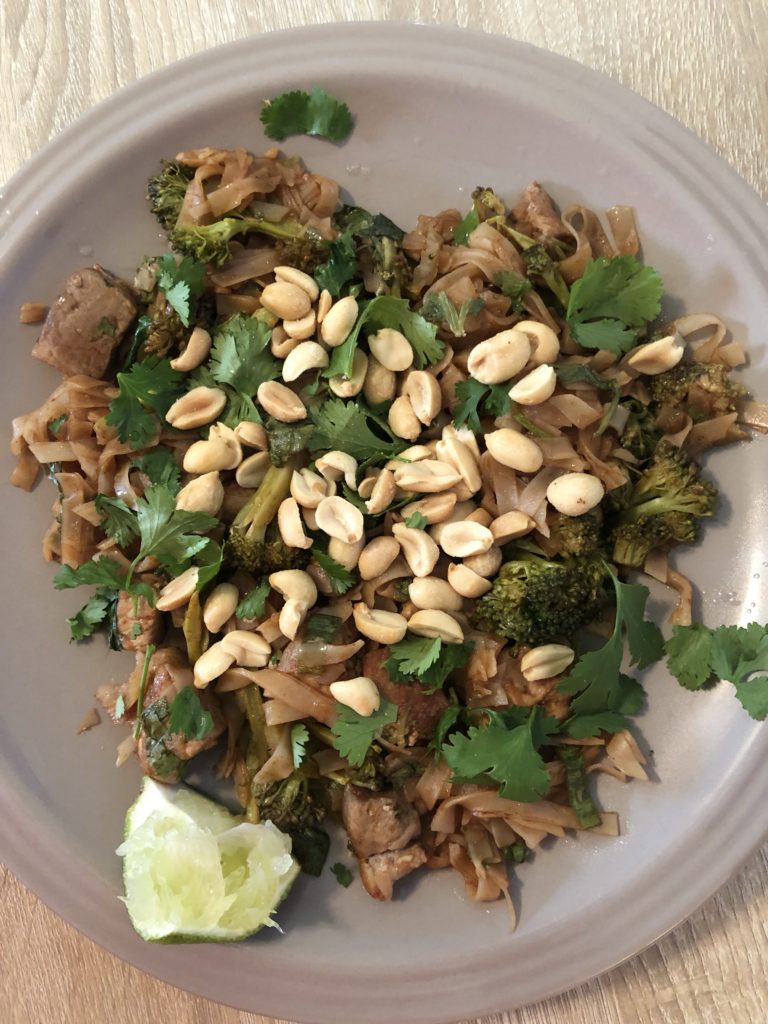 plate of pad thai with peanuts and lime